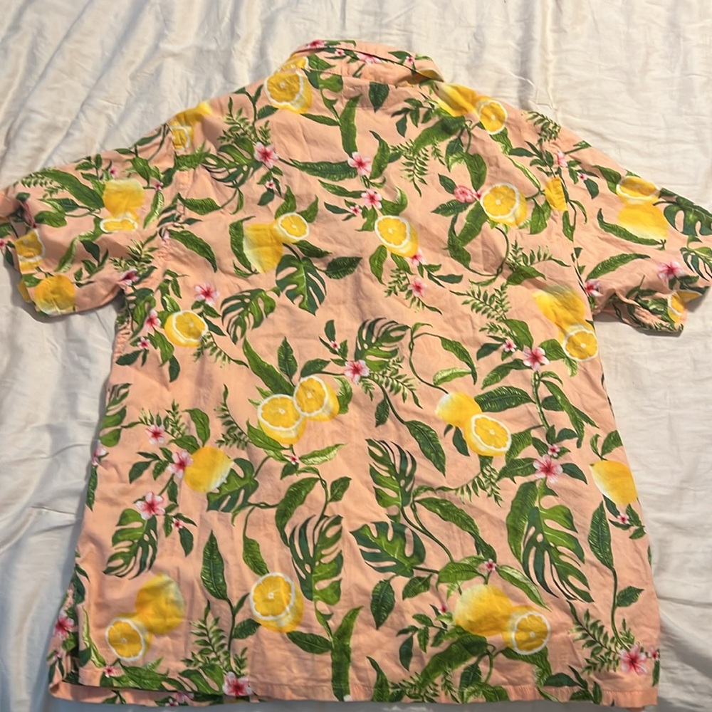 Short sleeve button down from Old Navy - Picture 3 of 3